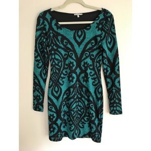 CHARLOTTE RUSSE • Long Sleeve Stretch Knit Dress